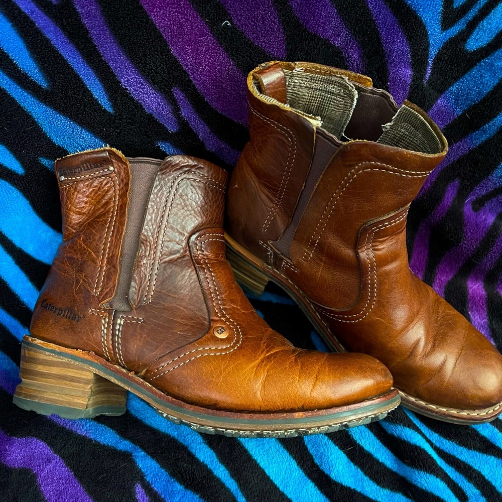 Caterpillar brown booties♥️♥️